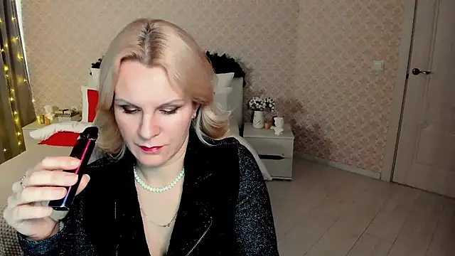 Louisa Bay online show from 01.15.25