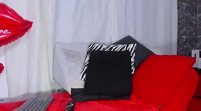 Xiomara-Suarez online show from 02.25.25