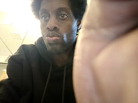 Snapshot of DevinToore chatting on 10.10.25 DevinToore online show from 10.10.25