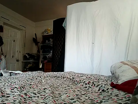 Snapshot of DevinToore chatting on 10.10.25 DevinToore online show from 10.10.25