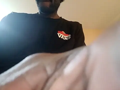 Snapshot of DevinToore chatting on 10.19.25 DevinToore online show from 10.19.25