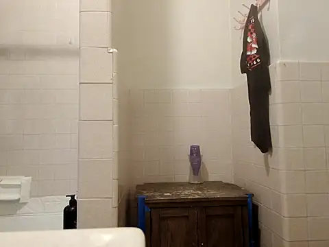 Snapshot of DevinToore chatting on 10.19.25 DevinToore online show from 10.19.25