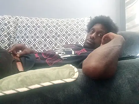 Snapshot of DevinToore chatting on 11.06.25 DevinToore online show from 11.06.25