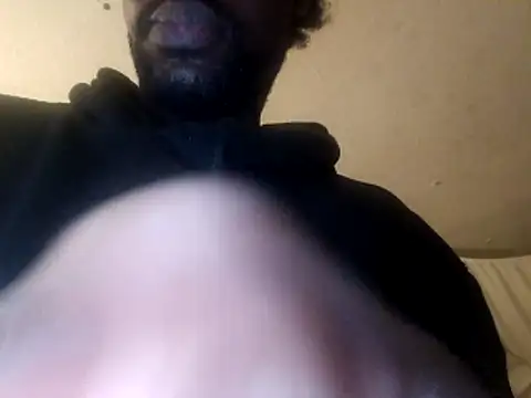 Snapshot of DevinToore chatting on 11.16.25 DevinToore online show from 11.16.25