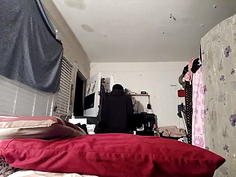 Snapshot of DevinToore chatting on 11.18.25 DevinToore online show from 11.18.25