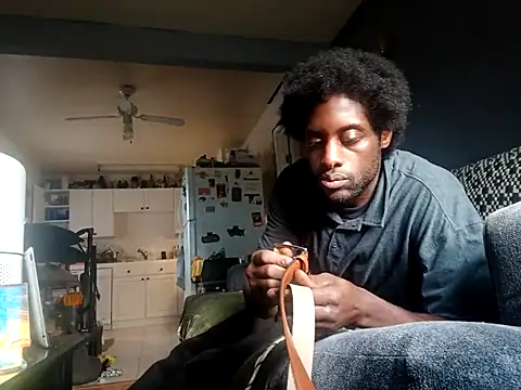 Snapshot of DevinToore chatting on 12.03.25 DevinToore online show from 12.03.25