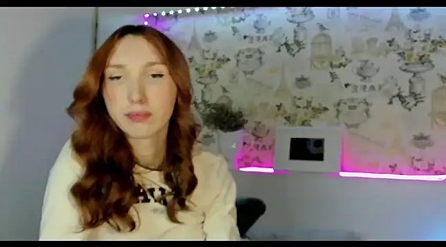 Snapshot of LisaIcon chatting on 01.12.25 LisaIcon online show from 01.12.25