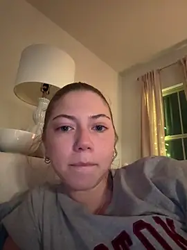 Snapshot of emilycoco chatting on 04.19.26 emilycoco online show from 04.19.26
