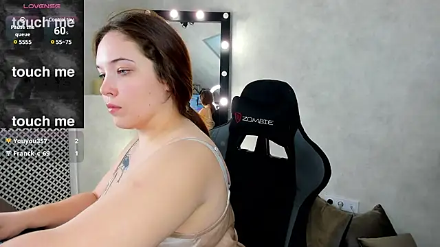 Snapshot of Aliisson_Edwards chatting on 02.04.25 Aliisson Edwards online show from 02.04.25