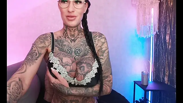 Snapshot of MeganWitch chatting on 01.22.25 MeganWitch online show from 01.22.25