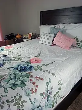 Snapshot of FragrantWind5 chatting on 10.17.25 FragrantWind5 online show from 10.17.25