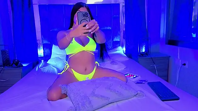 Mia Oxford online show from 10.11.25