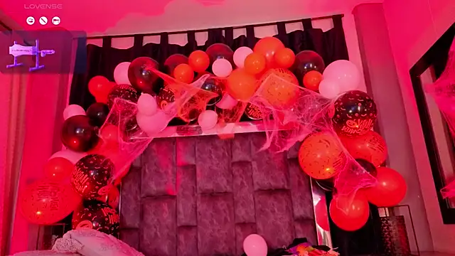 Mia Oxford online show from 10.18.25