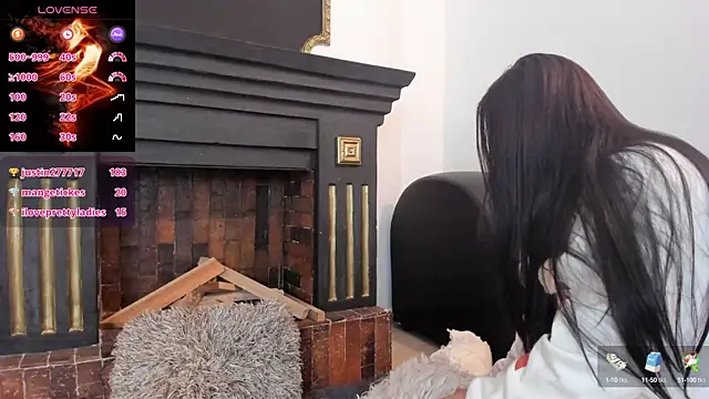 Snapshot of victoriajk chatting on 02.14.25 victoriajk online show from 02.14.25