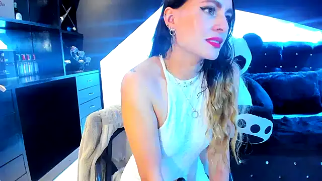 Coral Gibson online show from 02.28.25