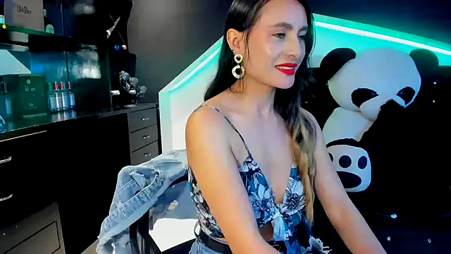 Coral Gibson online show from 03.07.25