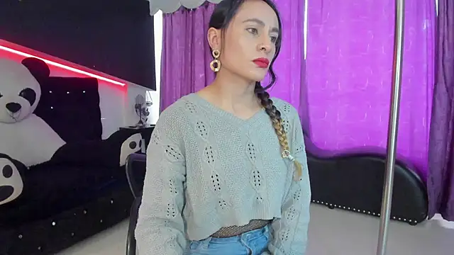 Coral Gibson online show from 09.17.25