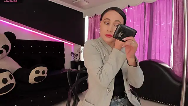 Coral Gibson online show from 02.04.26