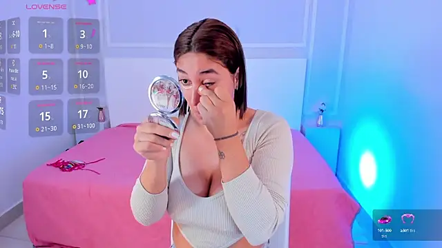 Snapshot of ScarlettWet9 chatting on 12.20.24 ScarlettWet9 online show from 12.20.24