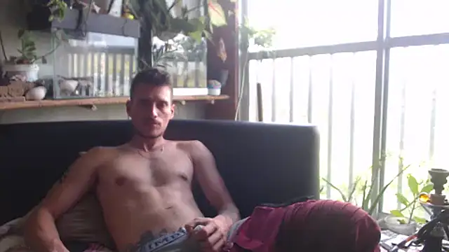 Snapshot of roystonee01 chatting on 03.09.26 roystonee01 online show from 03.09.26