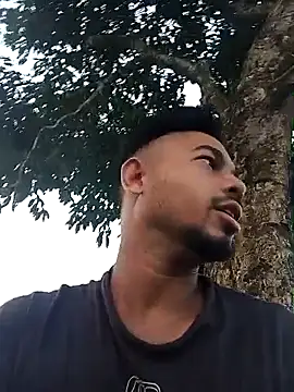 Snapshot of arafat_mia chatting on 10.25.25 arafat mia online show from 10.25.25