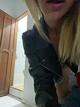 Snapshot of Carolinen chatting on 01.22.25 Carolinen online show from 01.22.25