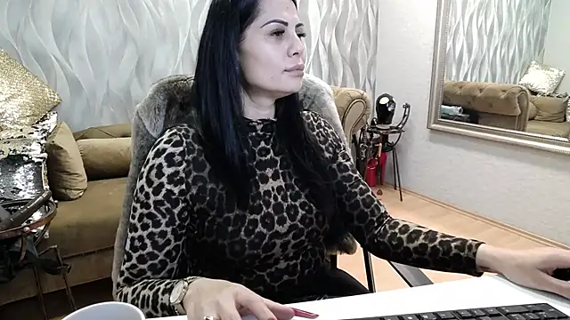 Sara Poison online show from 10.28.25