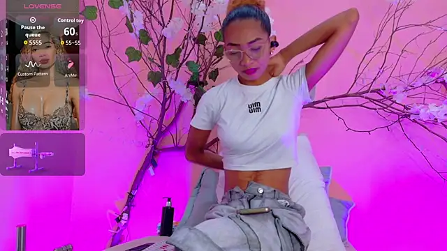 Charlotte Love10 online show from 03.18.26