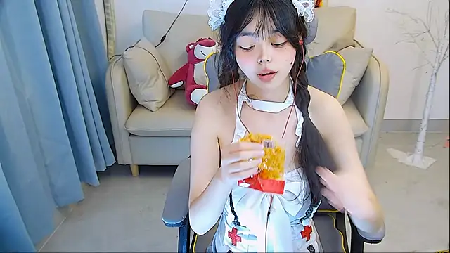 Snapshot of mango-a chatting on 12.19.24 mango-a online show from 12.19.24