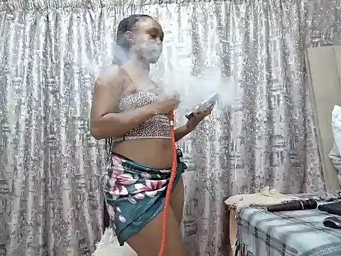 Snapshot of Pearl_00 chatting on 01.17.25 Pearl 00 online show from 01.17.25