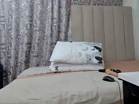 Snapshot of Pearl_00 chatting on 01.30.25 Pearl 00 online show from 01.30.25