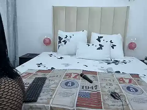 Snapshot of Pearl_00 chatting on 02.13.25 Pearl 00 online show from 02.13.25