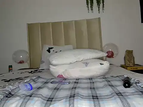 Snapshot of Pearl_00 chatting on 02.26.25 Pearl 00 online show from 02.26.25