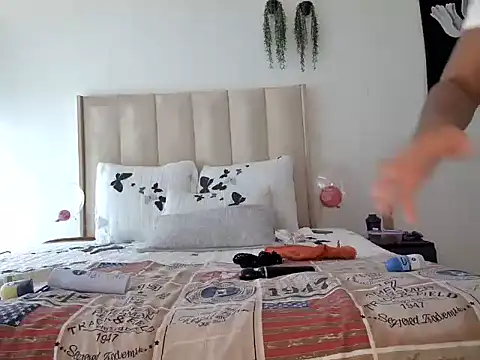 Snapshot of Pearl_00 chatting on 03.07.25 Pearl 00 online show from 03.07.25