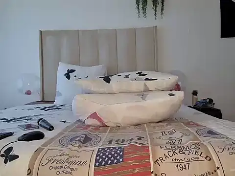 Snapshot of Pearl_00 chatting on 03.11.25 Pearl 00 online show from 03.11.25