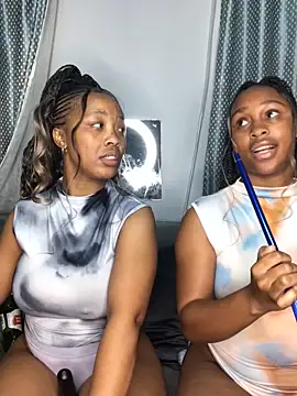 Snapshot of Pearl_00 chatting on 09.25.25 Pearl 00 online show from 09.25.25