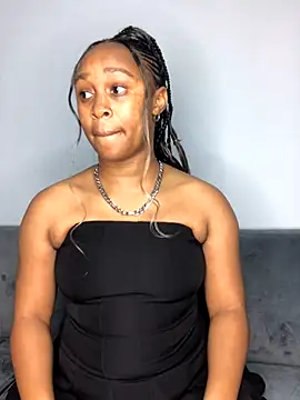 Snapshot of Pearl_00 chatting on 09.28.25 Pearl 00 online show from 09.28.25