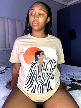 Snapshot of Pearl_00 chatting on 10.16.25 Pearl 00 online show from 10.16.25