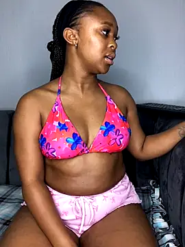 Snapshot of Pearl_00 chatting on 10.23.25 Pearl 00 online show from 10.23.25