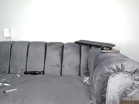 Snapshot of Pearl_00 chatting on 11.12.25 Pearl 00 online show from 11.12.25