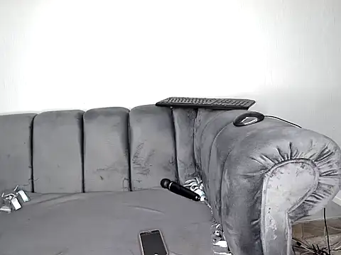 Snapshot of Pearl_00 chatting on 11.13.25 Pearl 00 online show from 11.13.25