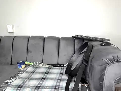 Snapshot of Pearl_00 chatting on 11.24.25 Pearl 00 online show from 11.24.25