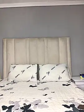 Snapshot of Pearl_00 chatting on 11.25.25 Pearl 00 online show from 11.25.25