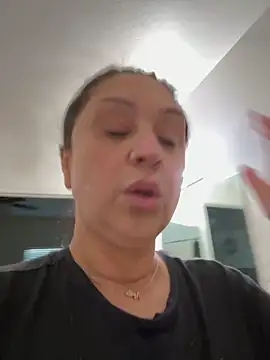 AlyssiaAmoreXO online show from 10.22.25