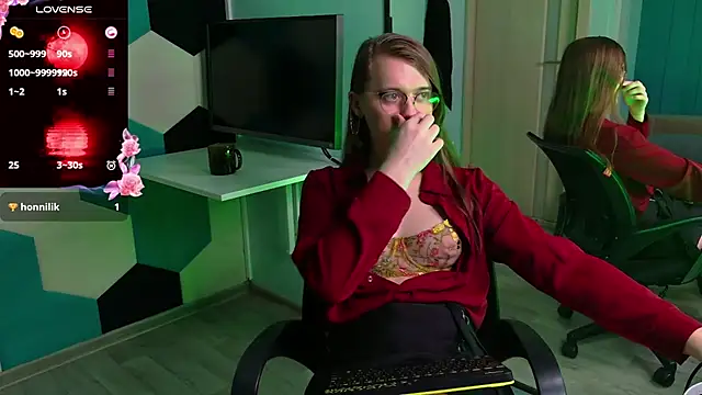 YukoFanee online show from 11.28.25