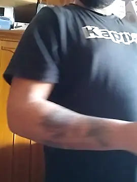 Snapshot of Dikkiduohottt chatting on 10.14.25 Dikkiduohottt online show from 10.14.25