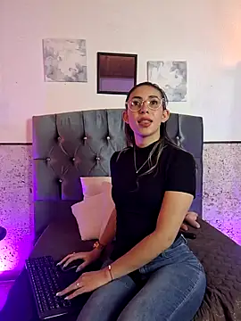 Snapshot of Scarlett_Khan chatting on 01.10.25 Scarlett Khan online show from 01.10.25