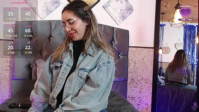 Snapshot of Scarlett_Khan chatting on 01.18.25 Scarlett Khan online show from 01.18.25