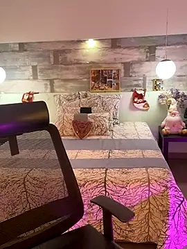 Alisha-Bond online show from 12.02.24