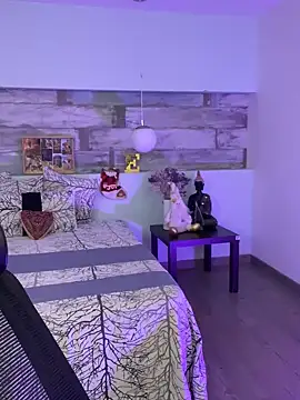 Alisha-Bond online show from 12.08.24